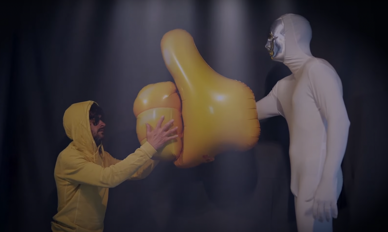 Photo de On a « Liké » le nouveau clip d'Happy Flou