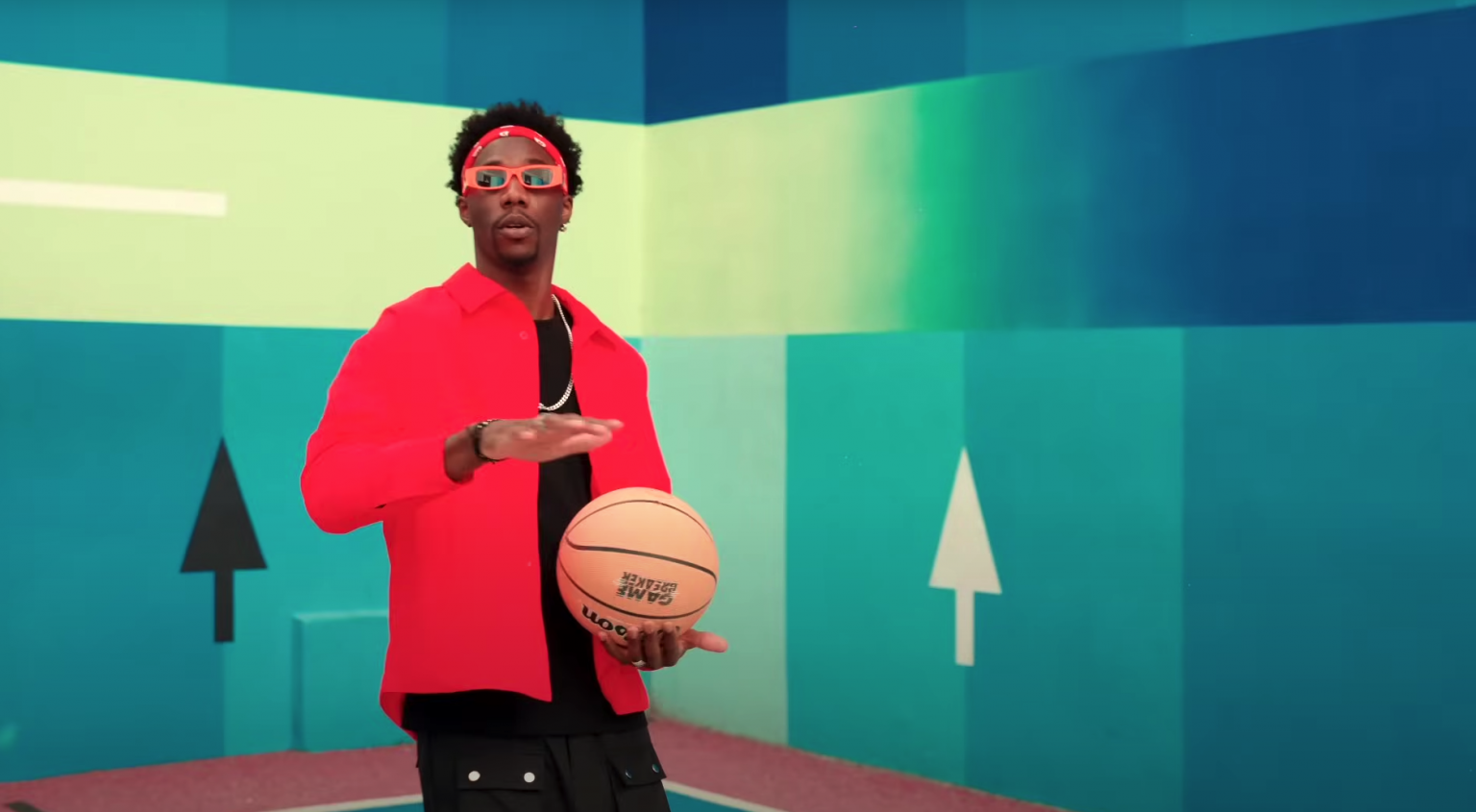 Photo de Labrik y va tout « Doucement » dans son nouveau clip