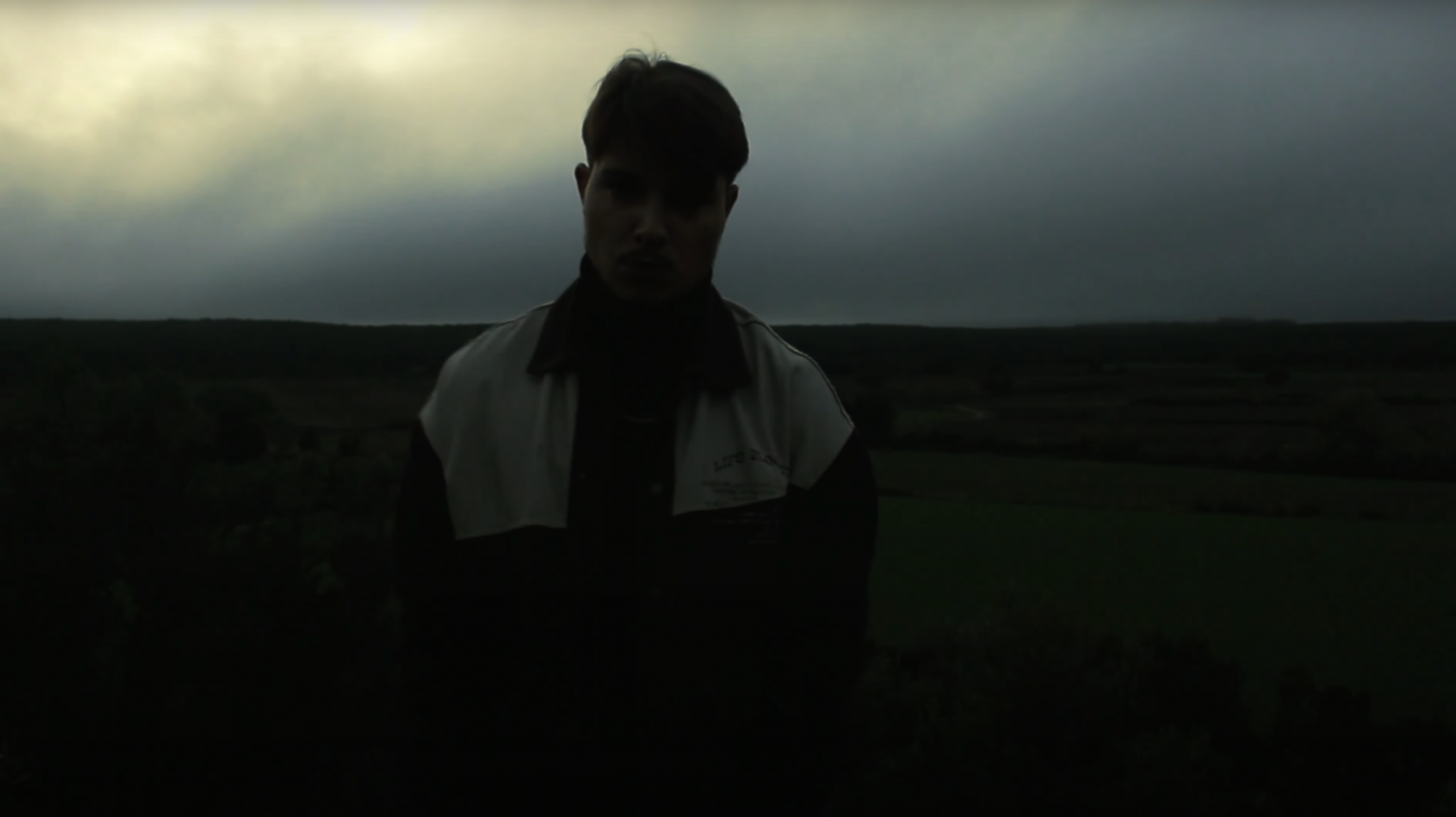 Photo de Lacriz fait les choses bien dans son nouveau clip « Elocution »