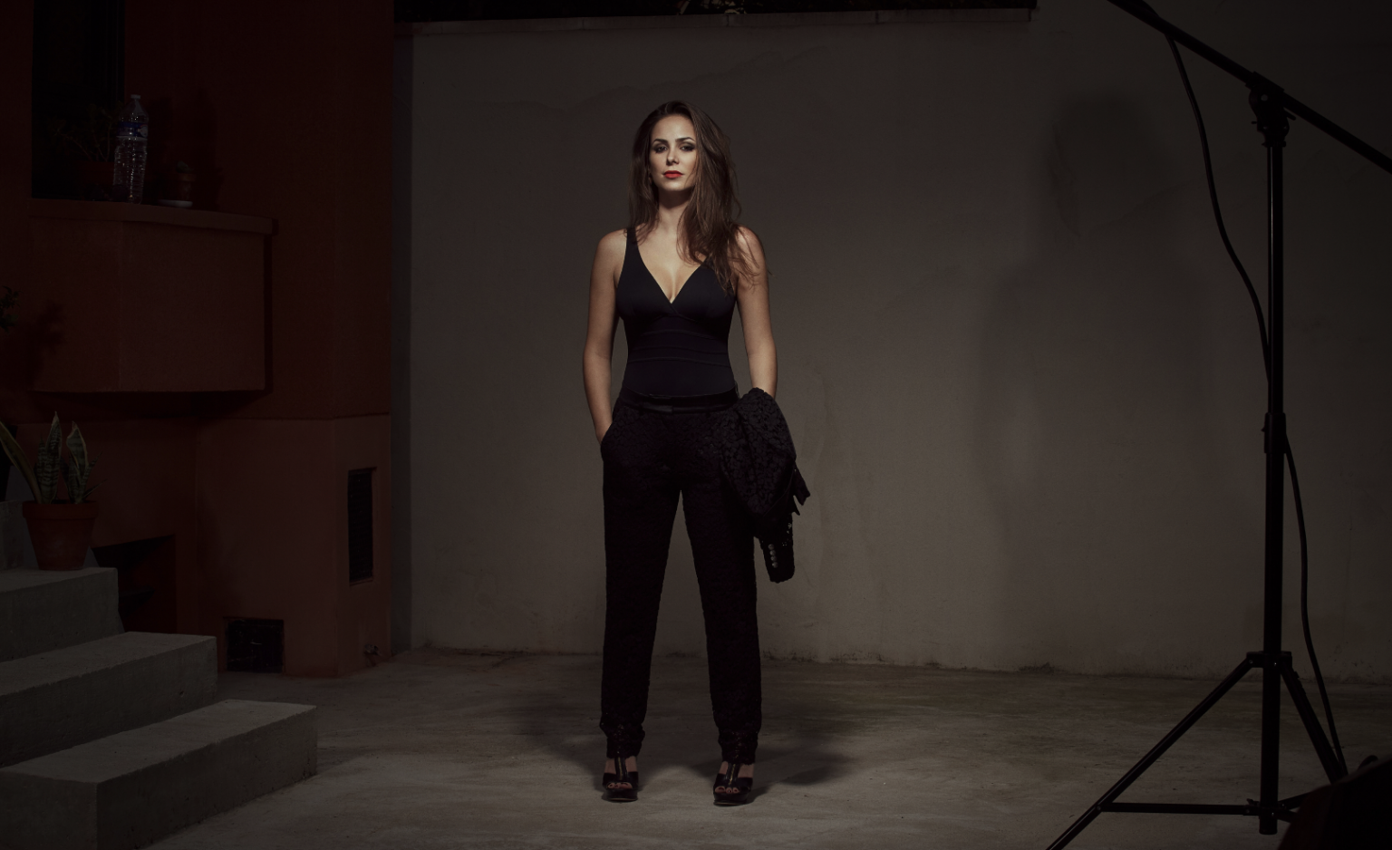 Photo de Découvrez l'univers poétique de LAURA LÉDA avec son tout nouveau clip « Danse avec les loups »