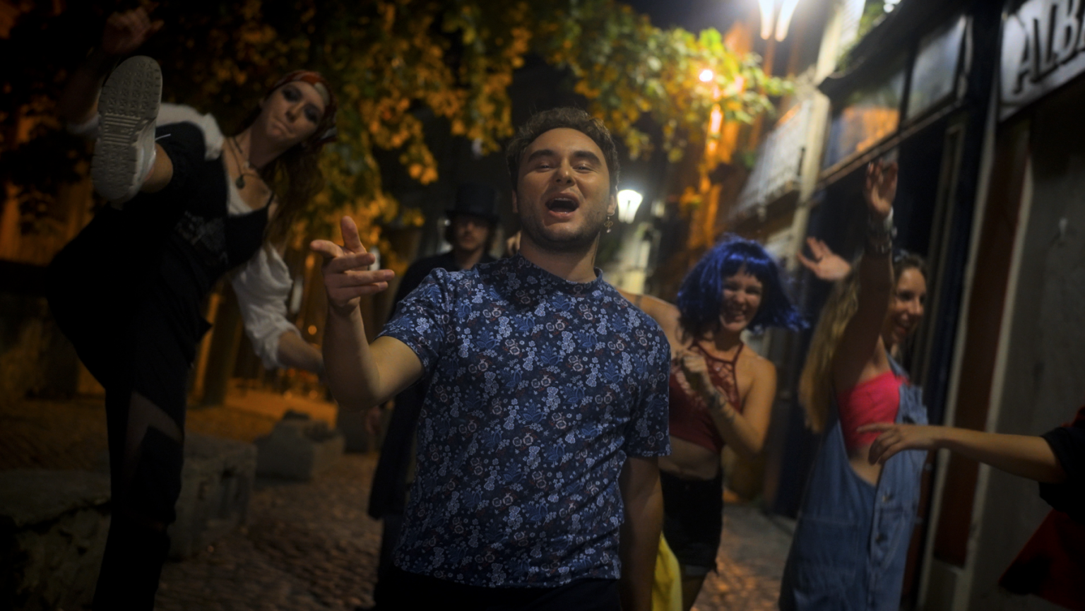 Photo de Retrouvez-vous avec « On est », le nouveau clip de Lucien