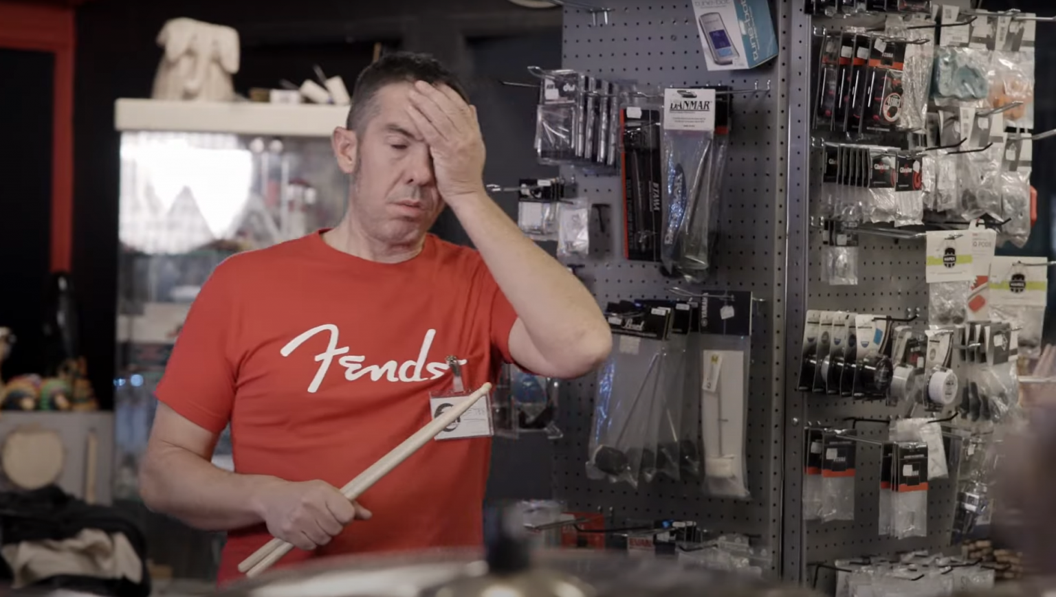 Photo de Jaja a « La Migraine » dans son nouveau clip