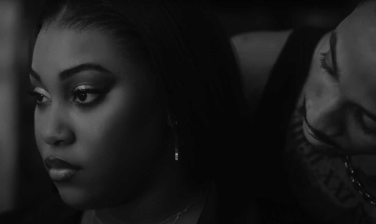 Photo de Emma'a sort le « Katana » dans son nouveau clip