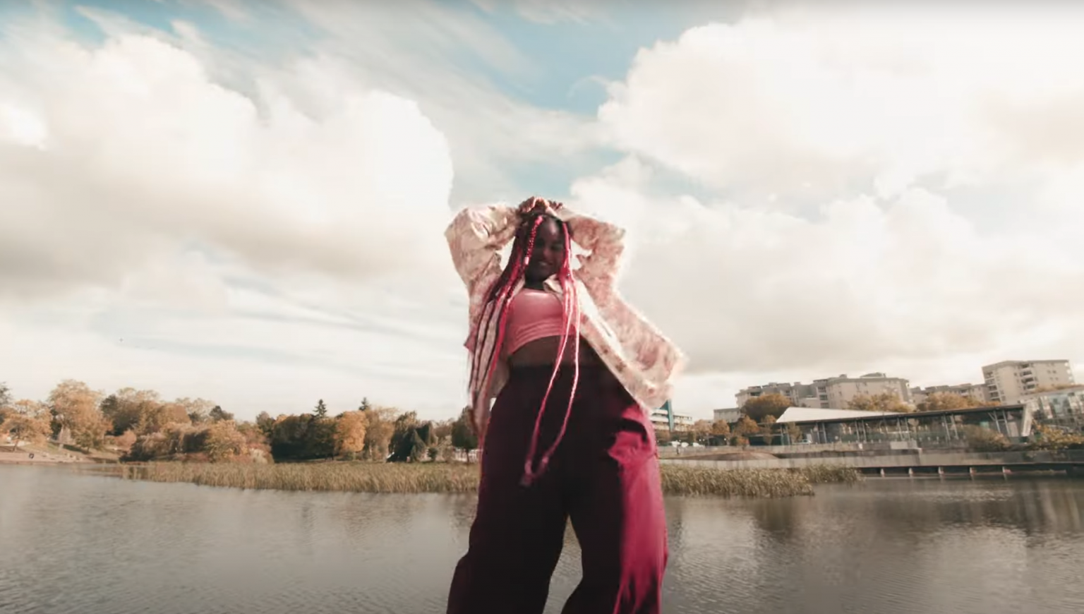 Photo de Faites un « Aller Simple » dans l'univers grandiose de Mickaëlle Leslie