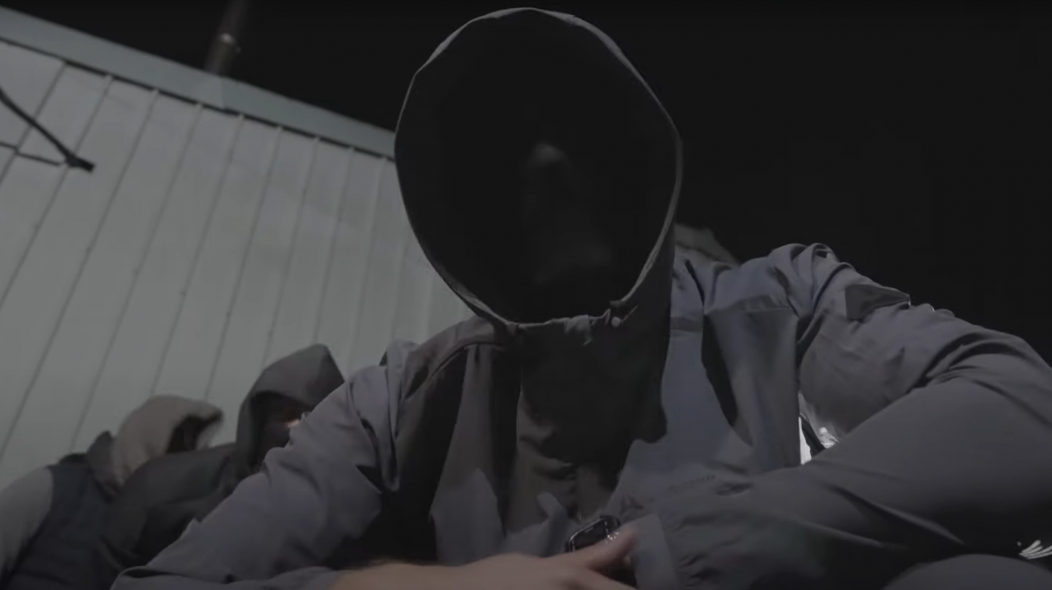 Photo de SEN SICARIO, plus déterminé que jamais dans son nouveau clip « FAUT L'FAIRE »