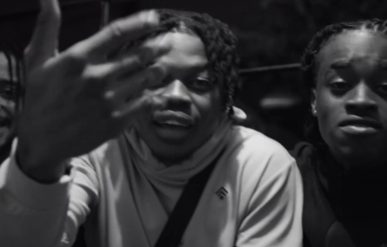 Photo de Sakap fait le show dans son nouveau clip « Faded »