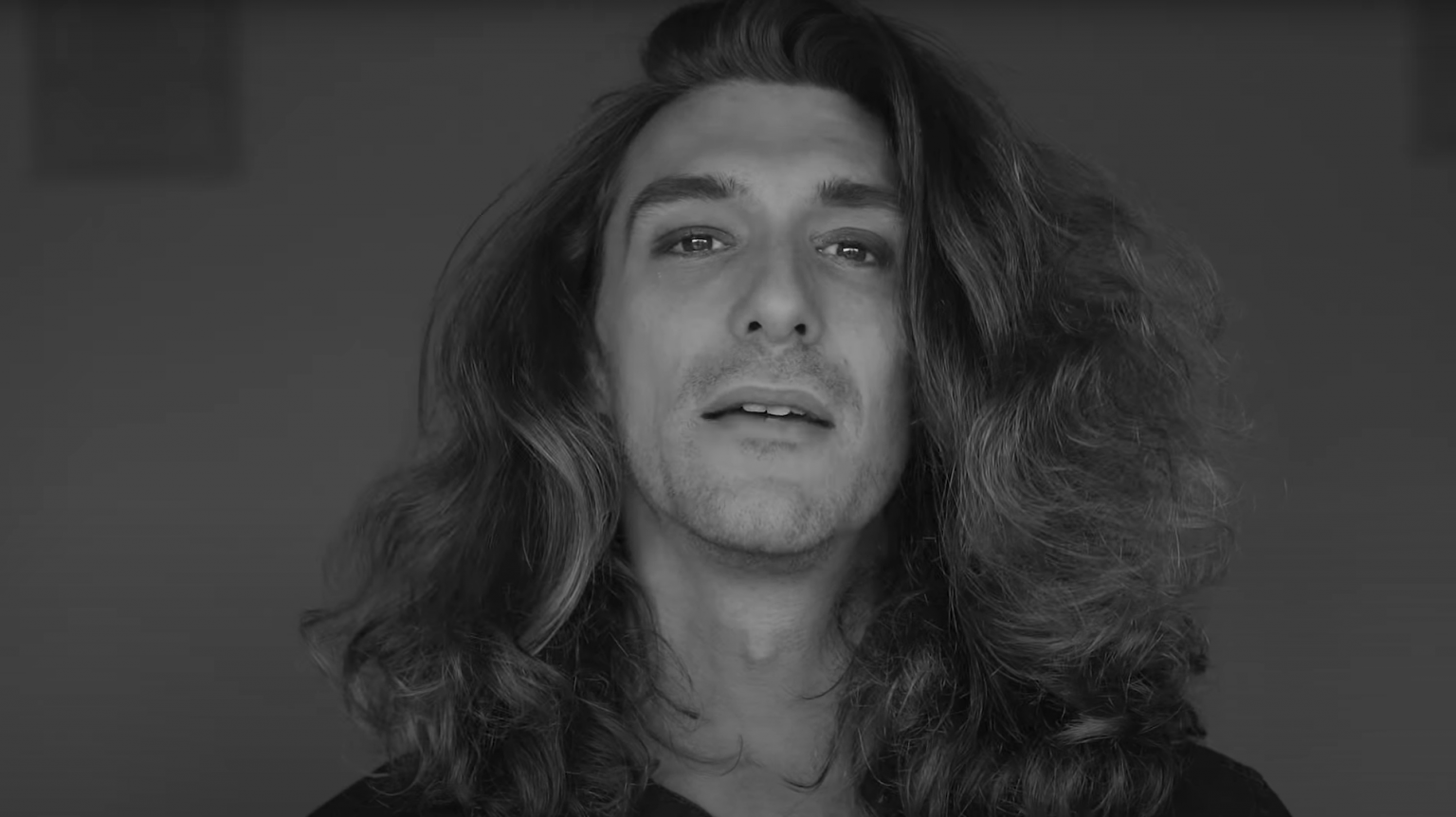 Photo de Le nouveau clip de KŘT, c'est « La Folie »