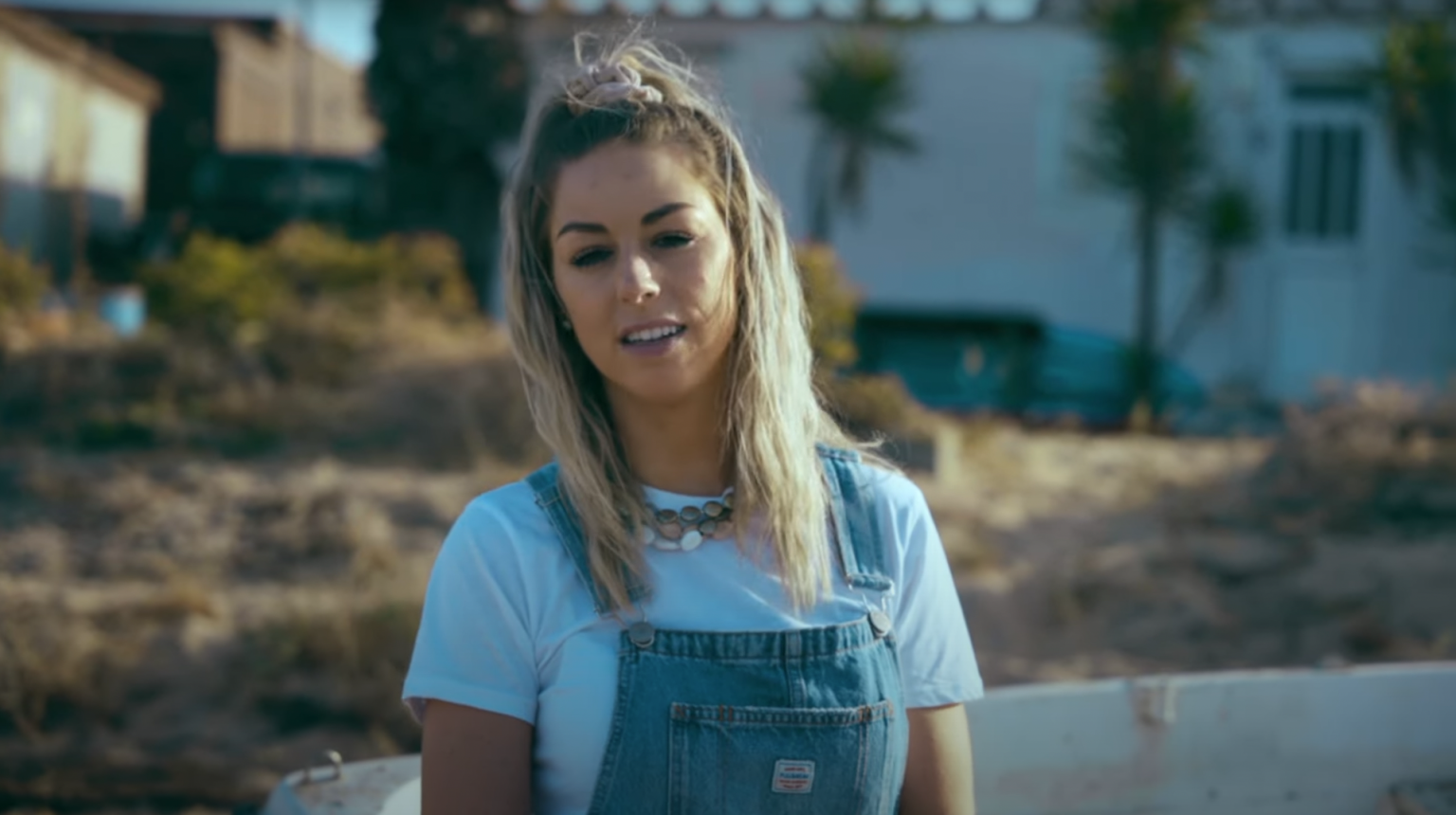 Photo de Soy Sarita rend hommage à son « GrandPa » dans son nouveau clip