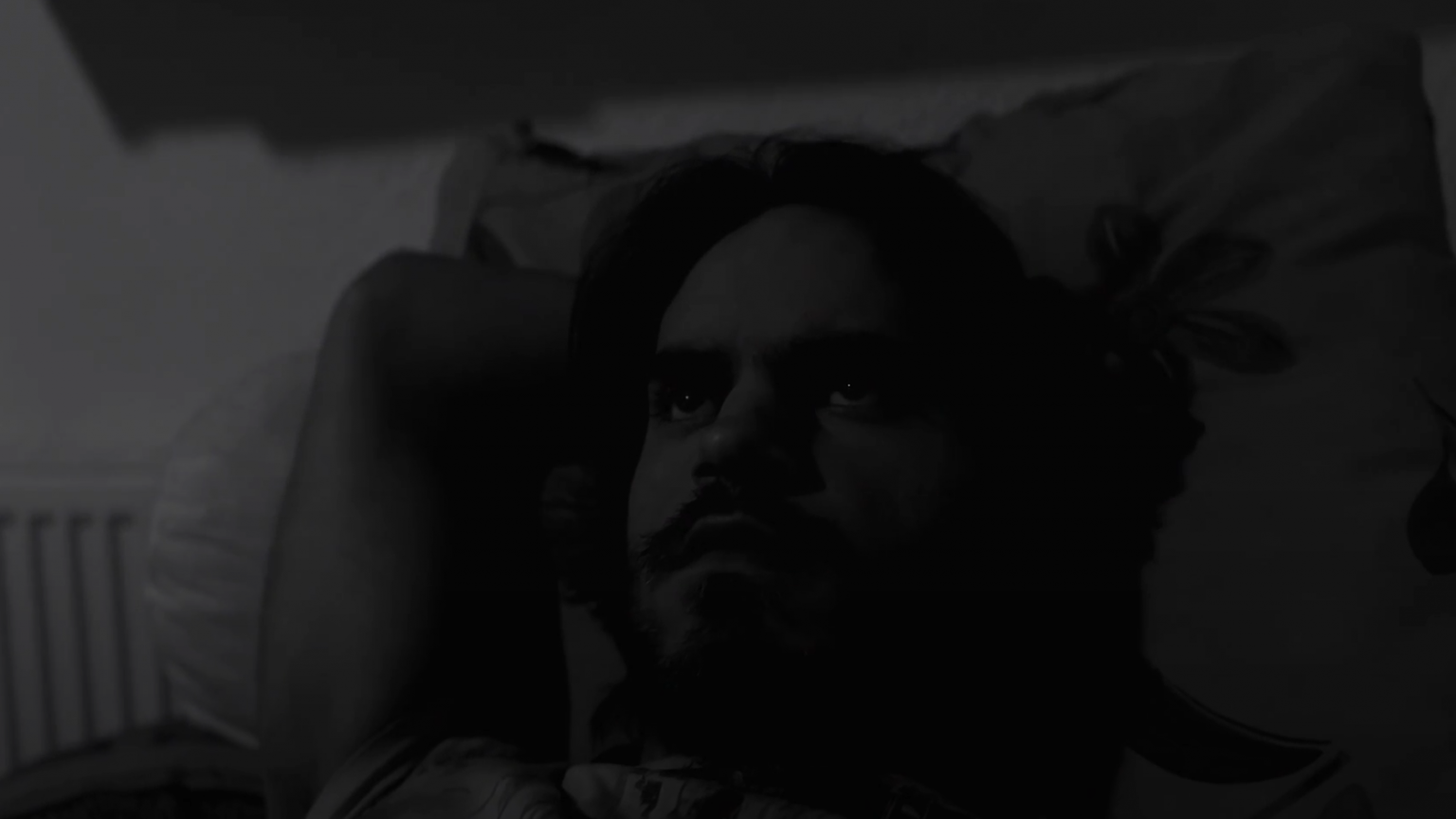 Photo de C'est « Peine perdue » dans le nouveau clip de Simakov...