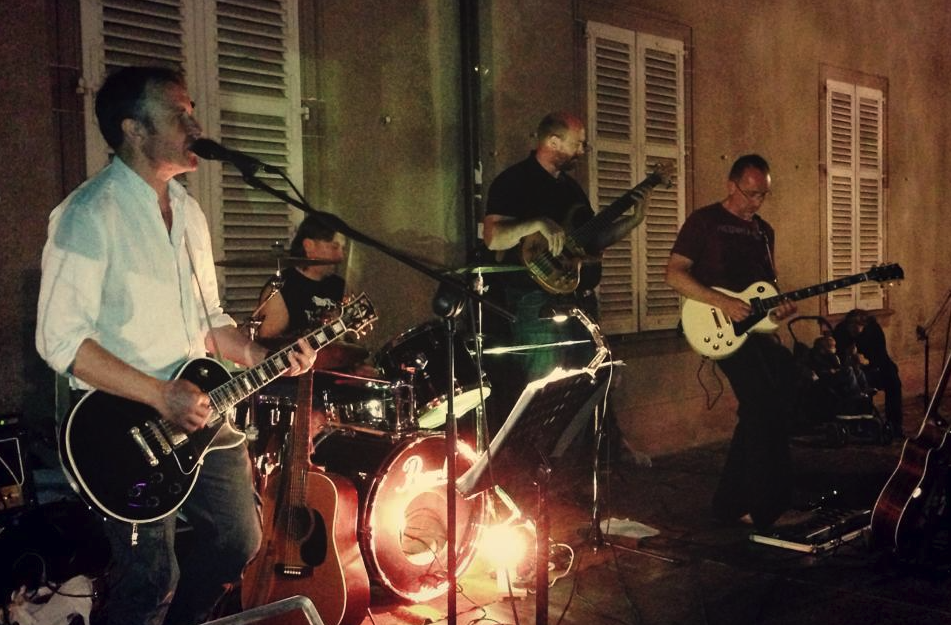 No Comment nous parle de notre « Stupid World » dans son nouveau clip Photo de No Comment nous parle de notre « Stupid World » dans son nouveau clip