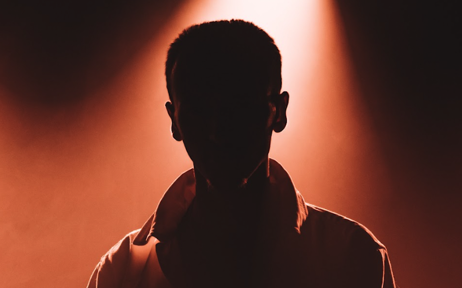 Photo de Phénomène tire sur notre corde sensible avec son nouveau single « LAISSE TOMBER »