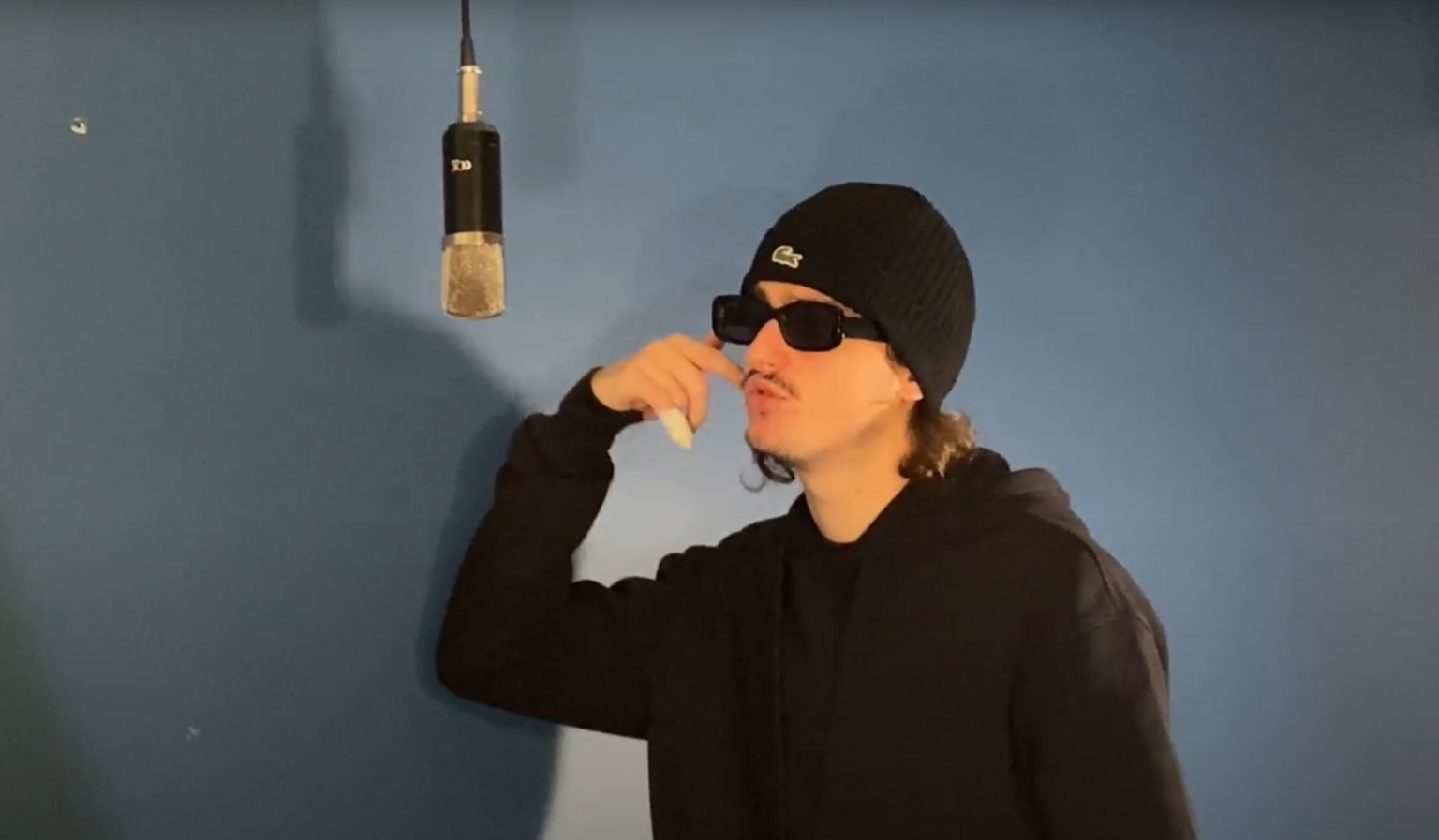 Photo de B2ST, tout en finesse dans « « Allô Allô »