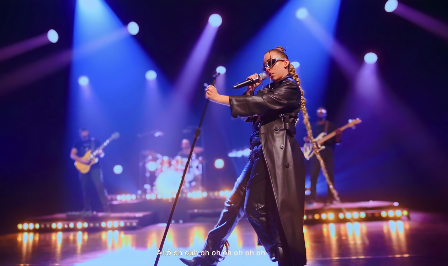 Photo de Découvrez « Doudou/Allo », une live session à couper le souffle signée LLOVE