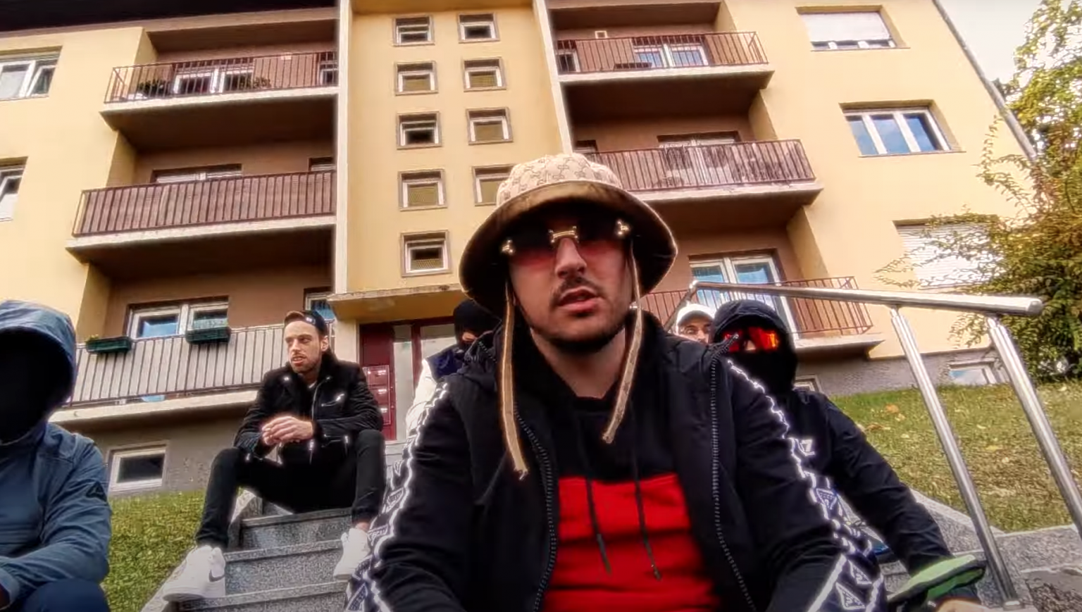 Photo de SIOUL rappe pour les « VRAI » dans son nouveau clip