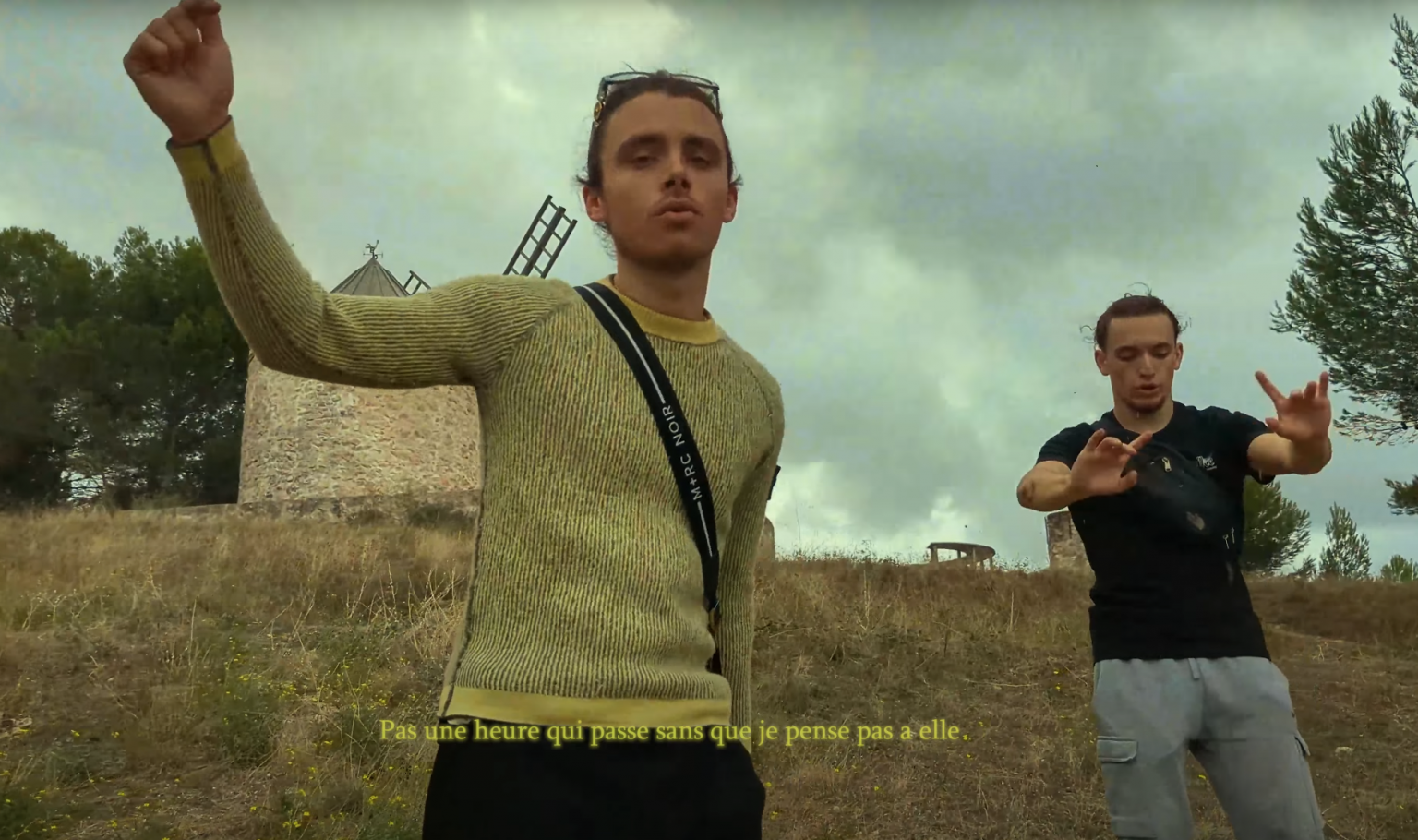 Photo de MiniDup tire sur notre corde sensible avec son nouveau clip « Pas la Peine »