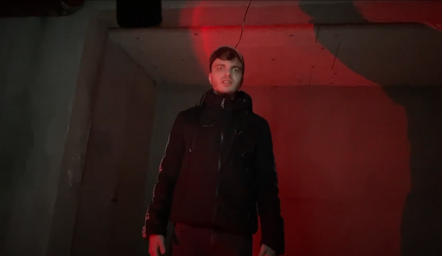 Photo de SkanRap, en feu dans son nouveau clip « La Plus Part »