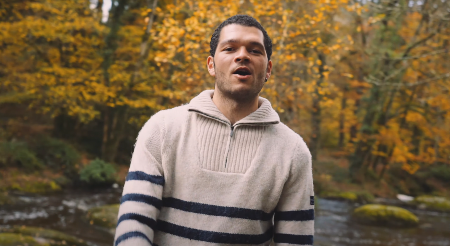 Photo de Sol Invictus voit la vie en « Noir et blanc » avec son nouveau projet