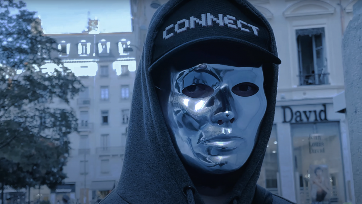 Photo de Shaco essaye de « Fuir le temps qui passe » dans son nouveau clip