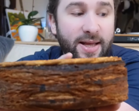 Photo de Cédric Grolet et sa galette à moitié vide : Les internautes crient au scandale !