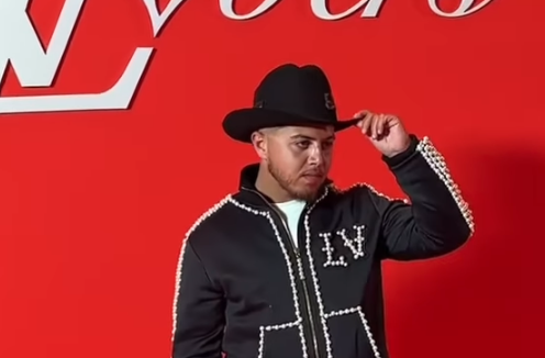 Photo de Hamza en mode Cow-Boy au défilé Louis Vuitton : La toile s'embrase !