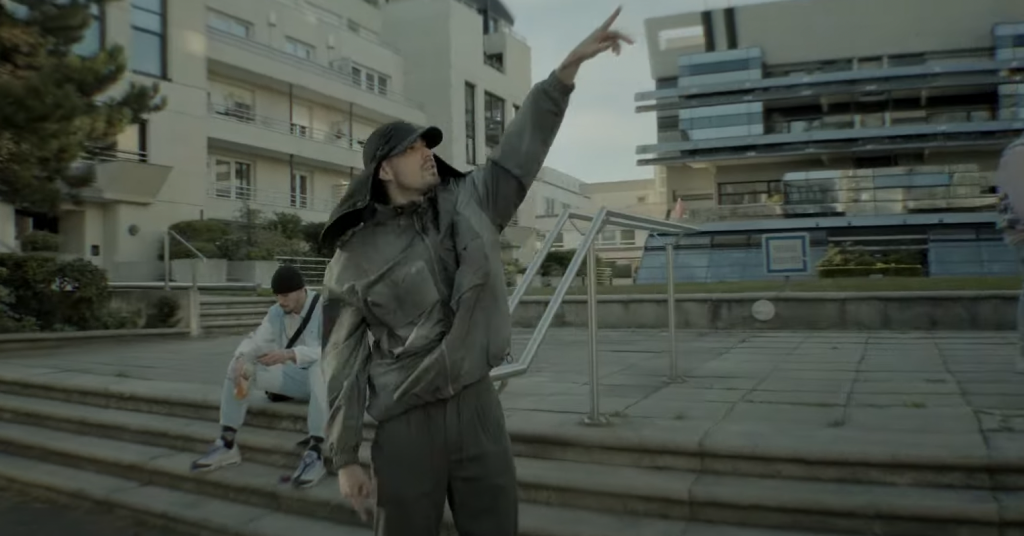 Photo de Voyagez dans un « HELSINKI » froid avec le nouveau clip de 6TAM