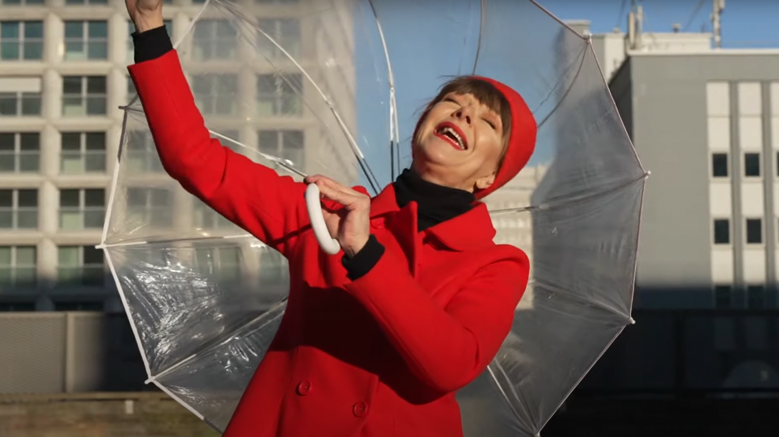 Photo de Marie Kiss La Joue chante pour « Théo » dans son nouveau clip