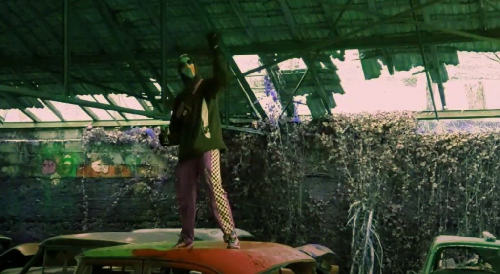 Photo de Rapper dans une casse automobile, Chacken l'a fait !