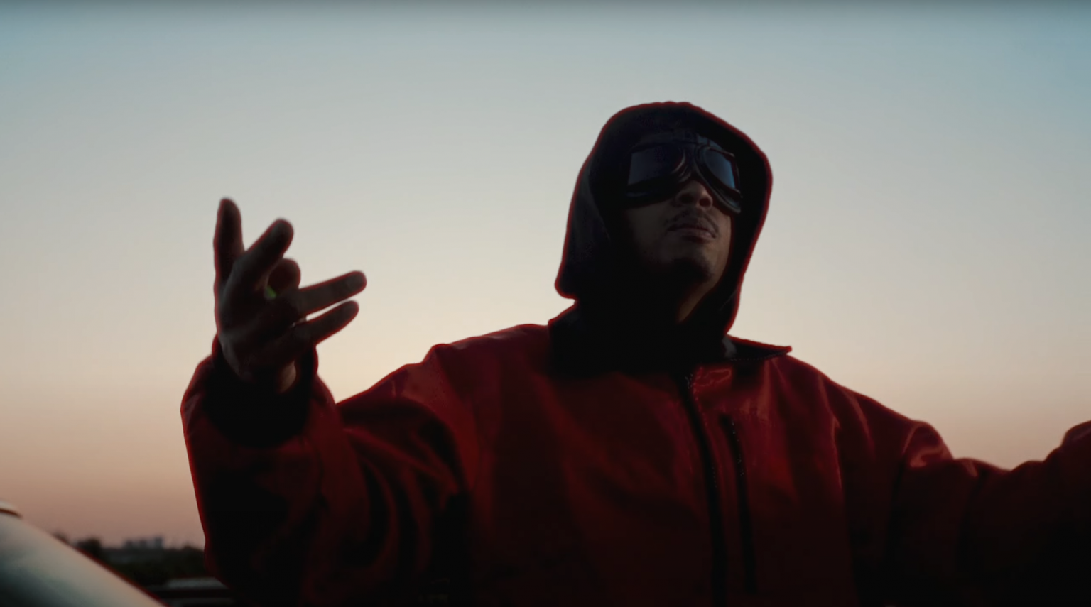 Photo de Junior Freeman va vous faire planer avec son nouveau clip « Phoenix »