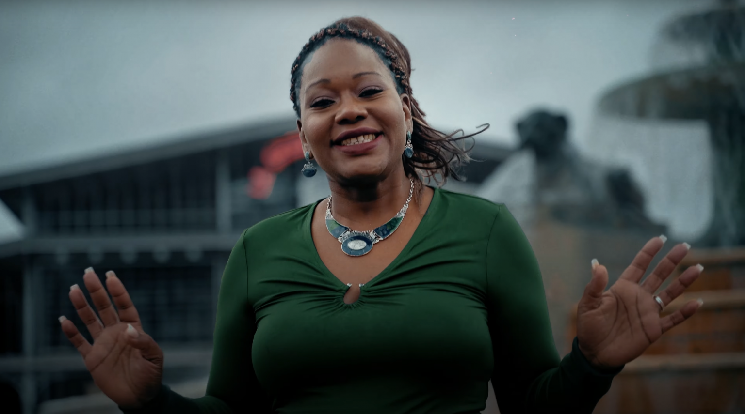 Photo de Malianna nous raconte sa love story dans son nouveau clip « Toi et moi »