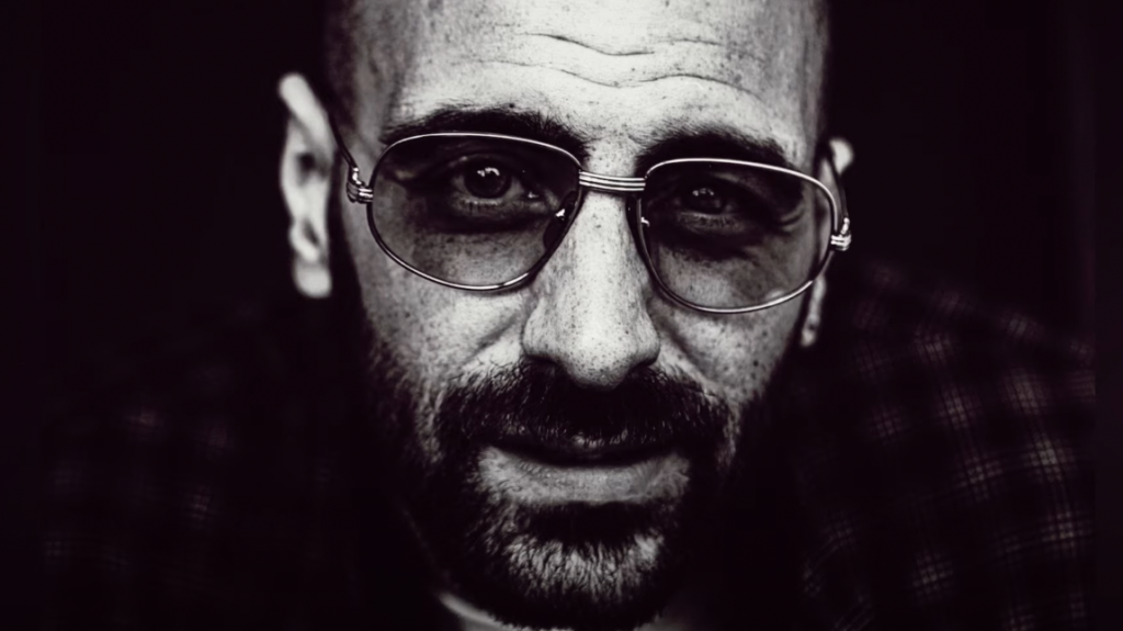 Photo de Plongez en « Eaux profondes » avec le nouveau titre de Luigi Vino