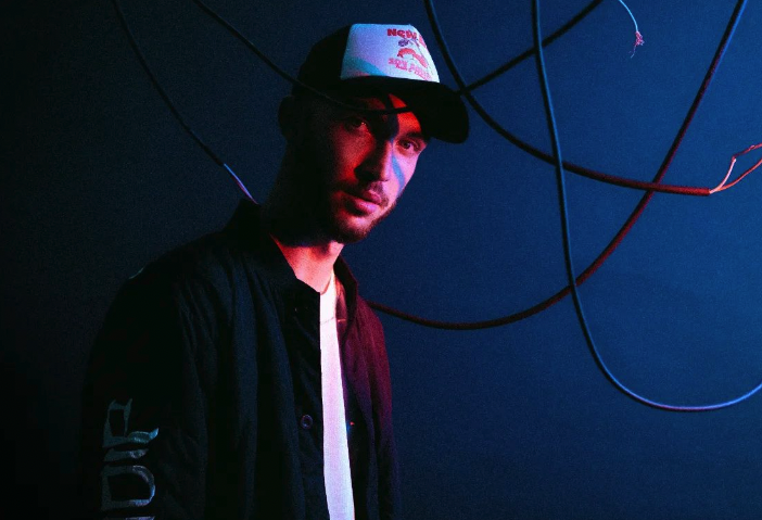 Photo de Entrez dans le « Sombre » avec le nouveau clip de TICAP