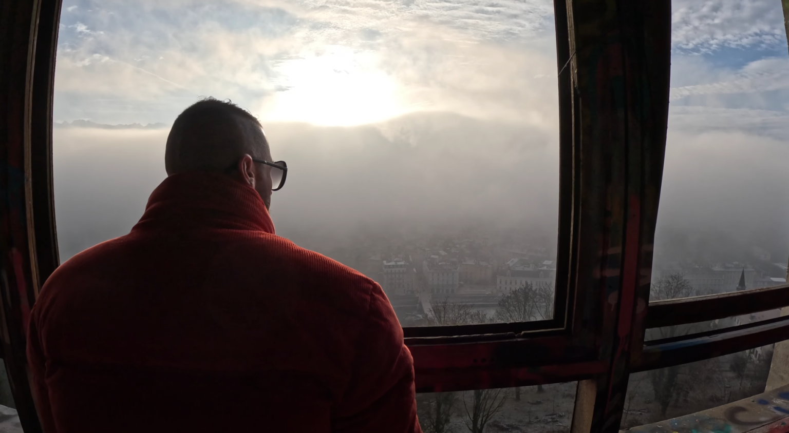 Photo de Solra a « La grinta » dans son nouveau clip