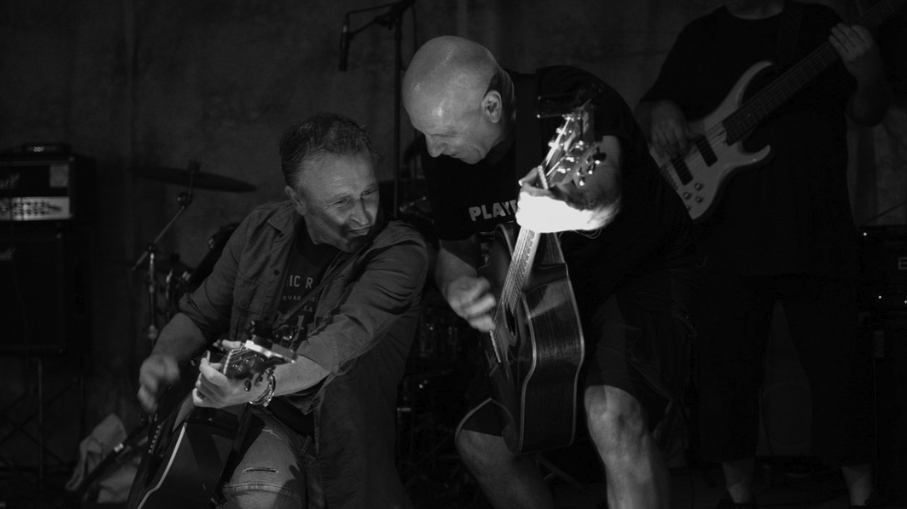 No Comment rend hommage aux Rolling Stones dans son nouveau clip « I love the Rolling Stones » Photo de No Comment rend hommage aux Rolling Stones dans son nouveau clip « I love the Rolling Stones »