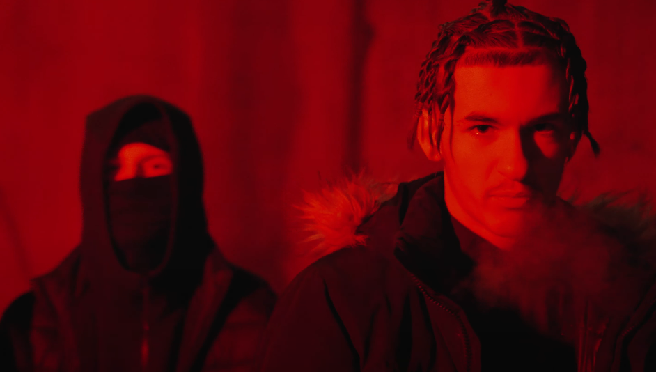 Photo de Losey met le feu dans son nouveau clip « Shu Shu »