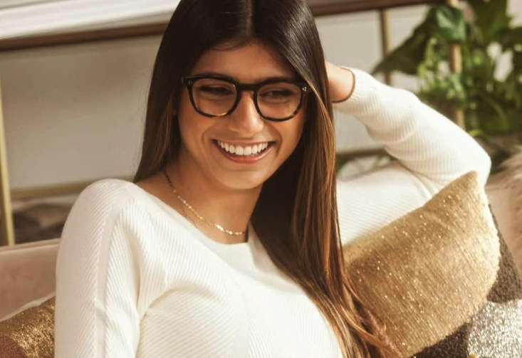 Photo de Mia Khalifa compare l'armée à OnlyFans et suscite l'indignation de la toile !