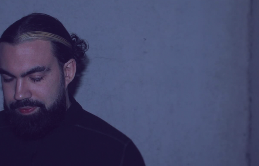 Photo de Prezu, en pleine « COURSE POURSUITE » dans son nouveau clip