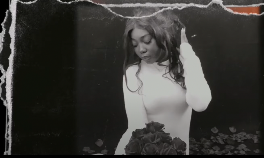 Photo de Laissez-vous envouter par le charme de Yena Blue et son nouveau titre « Murima »