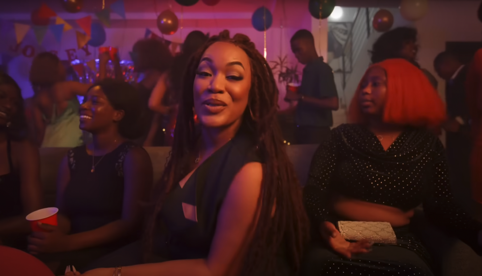 Photo de « VENEZ BOUGER » avec le clip de JOSEY