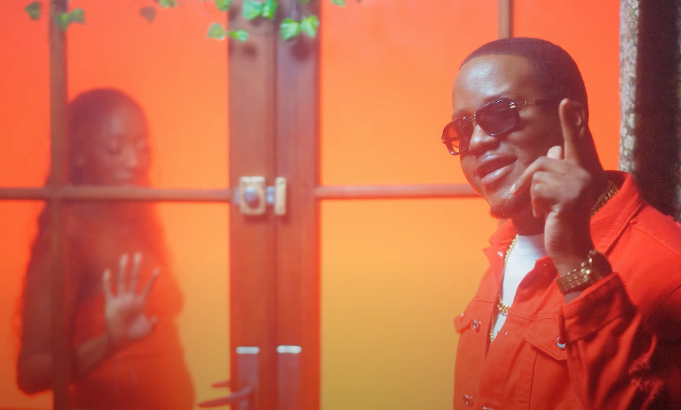 Photo de Ryden B ouvre son cœur à sa « Co pilote » dans son nouveau clip