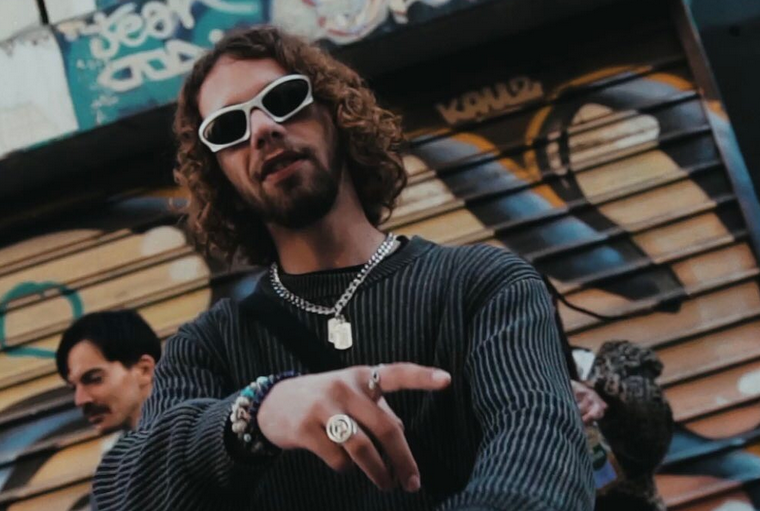 Photo de Akuma Sad envoûte avec le clip « MOONWALK »