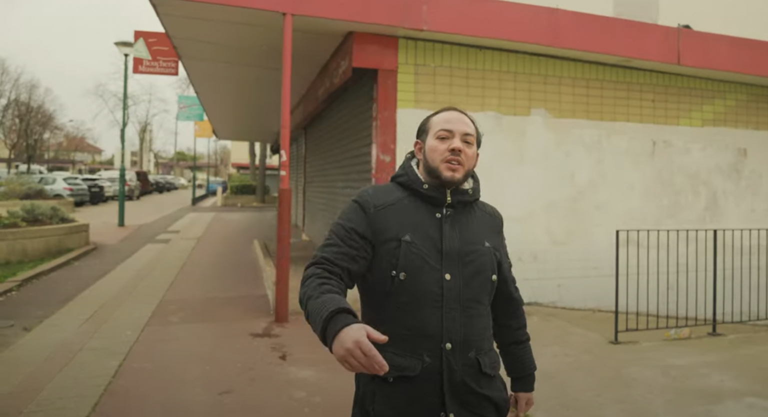 photo de Sinan S semble avoir trouvé « La Trajectoire » dans son nouveau clip
