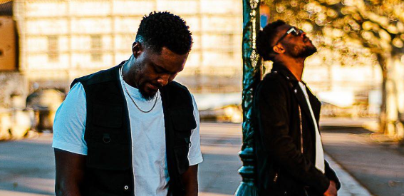 Photo de Monu et Pildash Animent la scène avec « Ce Jour-là »