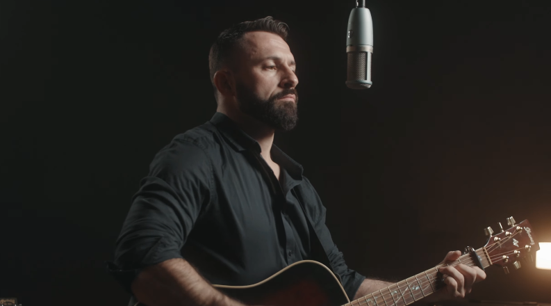 Photo de « Je Crois Que Je… » par Christian Hilo : une ballade envoûtante qui redéfinit l'amour et la passion