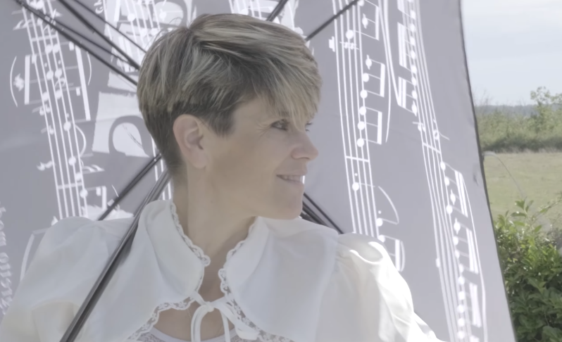 Photo de De L'Or en Bulle apporte une touche de fraîcheur avec « Chanson pour la pluie »