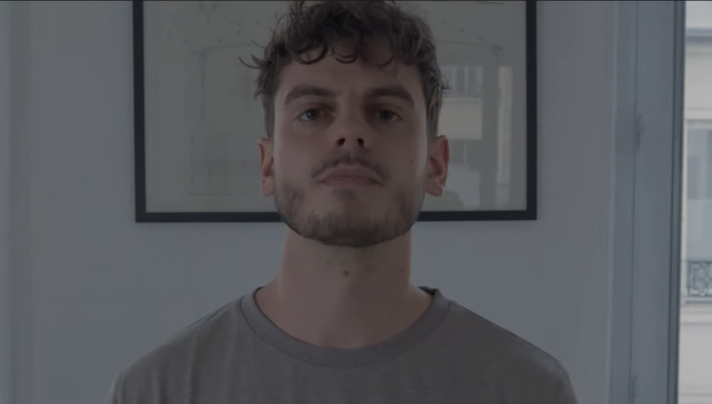 Photo de Lorage éclaire la nuit avec « Personne »