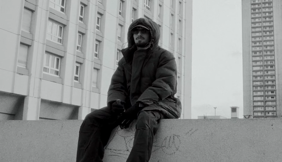Photo de Dafilov brise les cœurs avec ses clips « Torn Apart + Nostalgie »