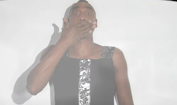 Photo de YANN SOLO éclaire la scène avec « French Accent »