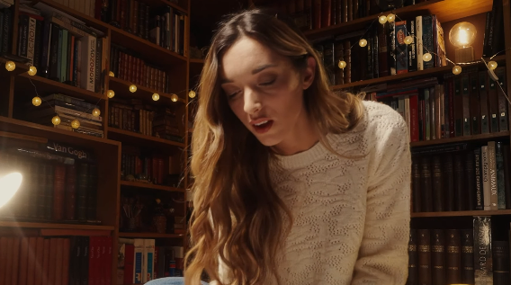 Photo de Dina Jeanne émeut avec « Chanson sur ma Grand-Mère », un voyage intemporel.