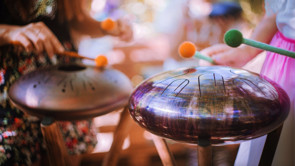 Photo de La Musique du Tongue Drum : Créer des Mélodies Envoûtantes