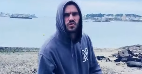 Photo de NINOFF marque une pause réfléchie avec son nouveau clip, « Bye Bye »